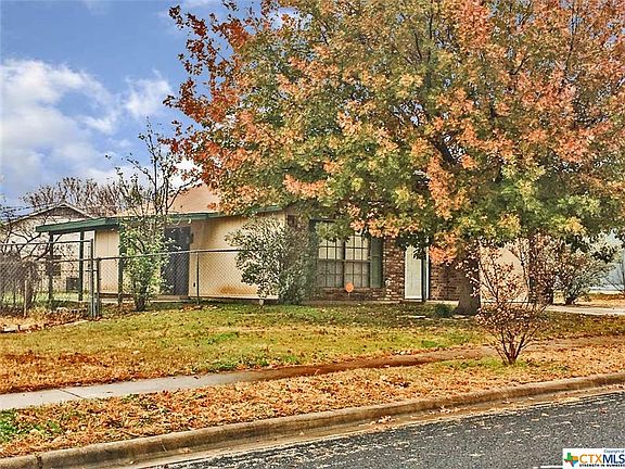 2nd image of 2605 Hemlock Dr