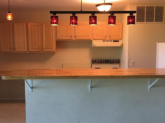 4th image of 5503 Lakeside Dr #2F