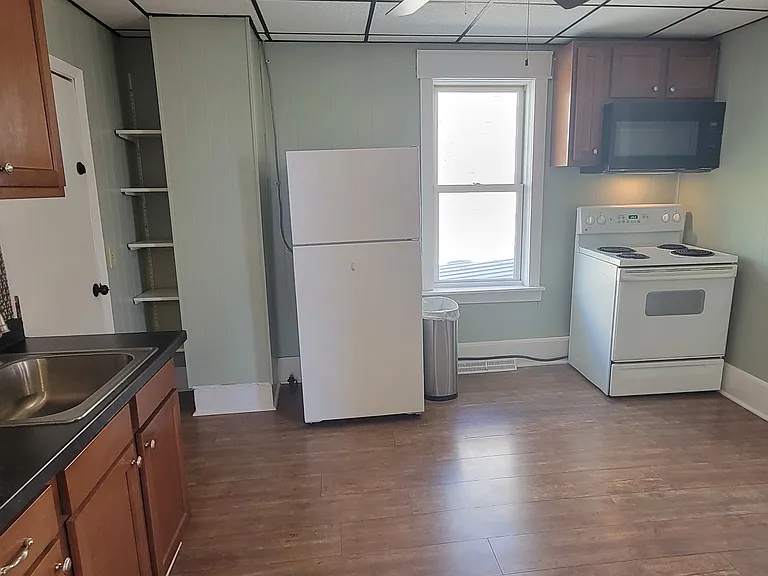 54 Birch Ave S — Photo 2