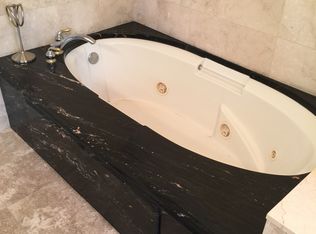 195 River Rd, Edgewater, NJ 07020