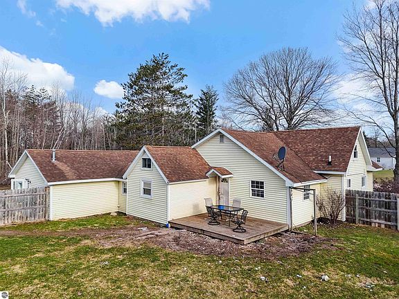 3rd image of 12805 Nineteen Mile Rd