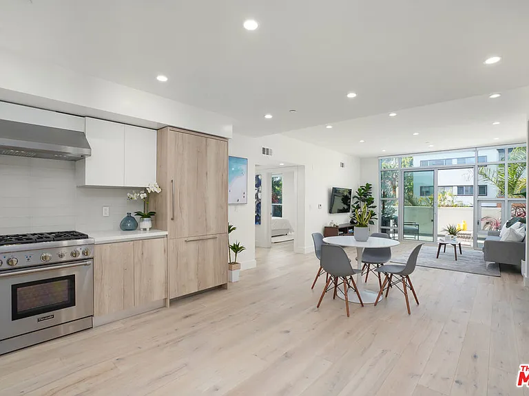 8210 Fountain Ave #302 — Photo 3