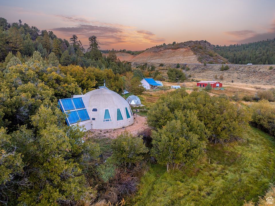 1st image of 1460 E Coral Pink Cliffs Rd