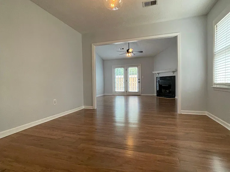 1506 Wenwood Ct — Photo 15