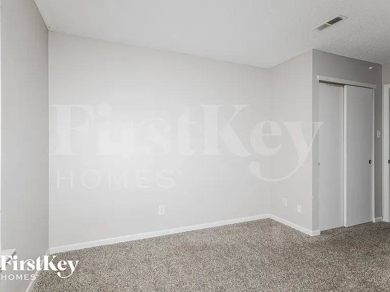 10605 Glenayr Dr — Photo 15