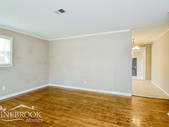4th image of 329 Shoreditch Dr