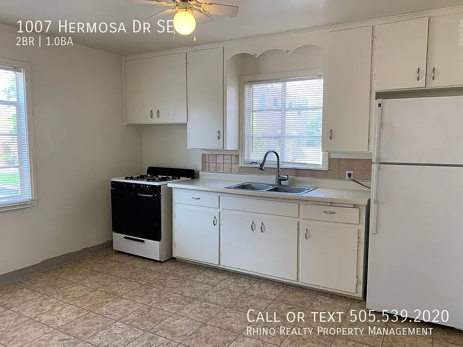 Welcome To Ridgecrest! Cozy 2 Bedroom, 1 Bath Available Now! — Photo 4