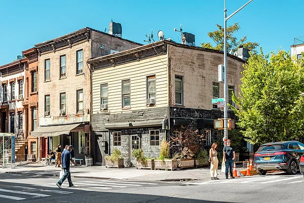 Rented by MySpaceNYC | media 43