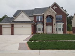 2086 Chaps, Troy, MI 48085