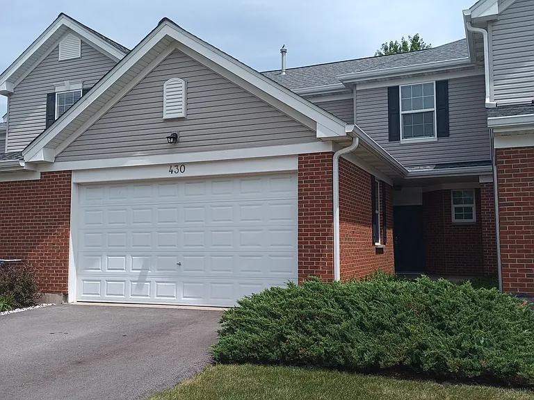 430 Legend Ln — Photo 1