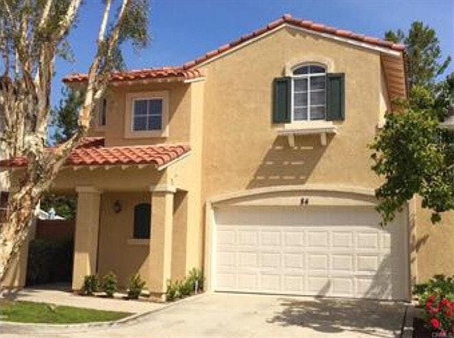 This is a detached residence, it's own driveway.