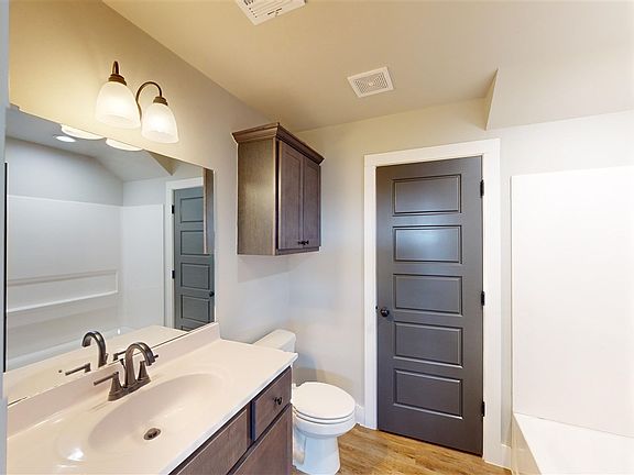4th image of 3024-3026 E 4th Ave