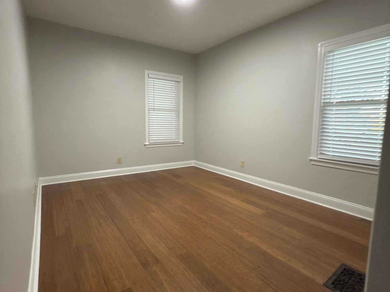 3 bed, 1050 sqft, $2,900 — Photo 4