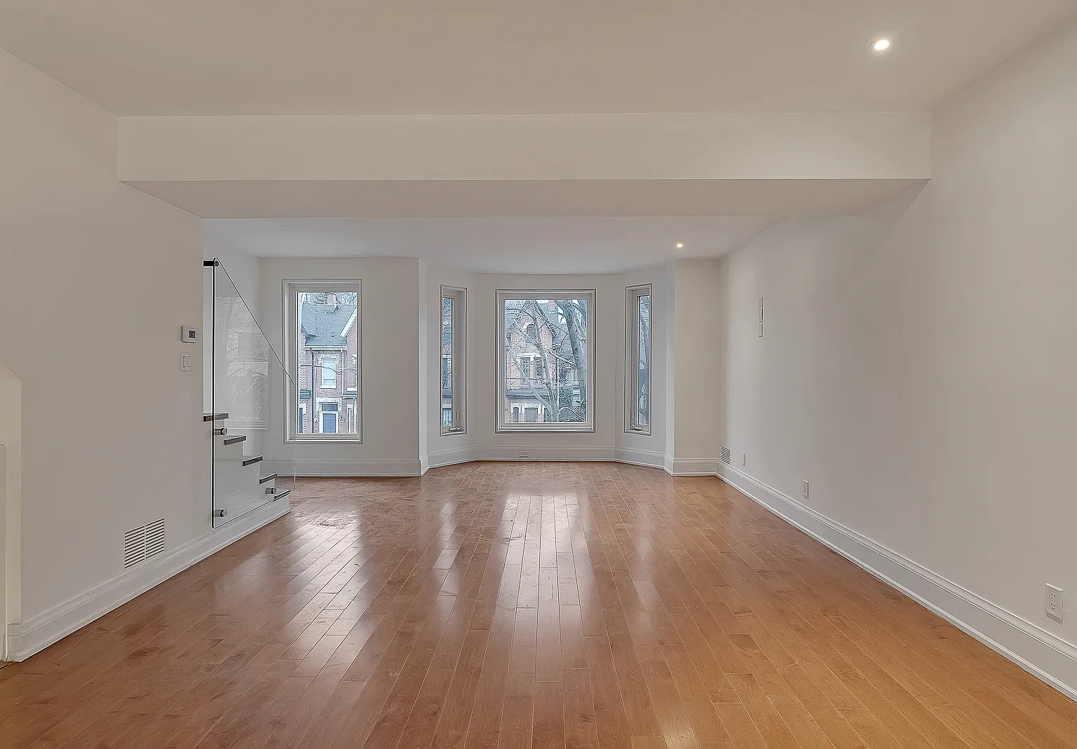 180 Strachan Avenue — Photo 4