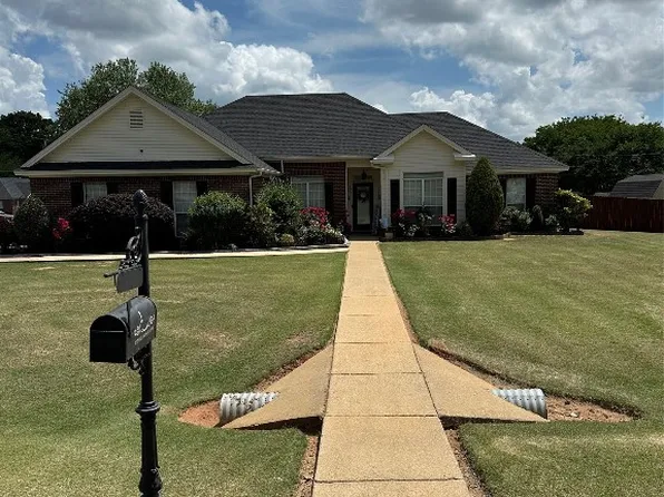 177 Old Orchard Loop, Deatsville, AL 36022