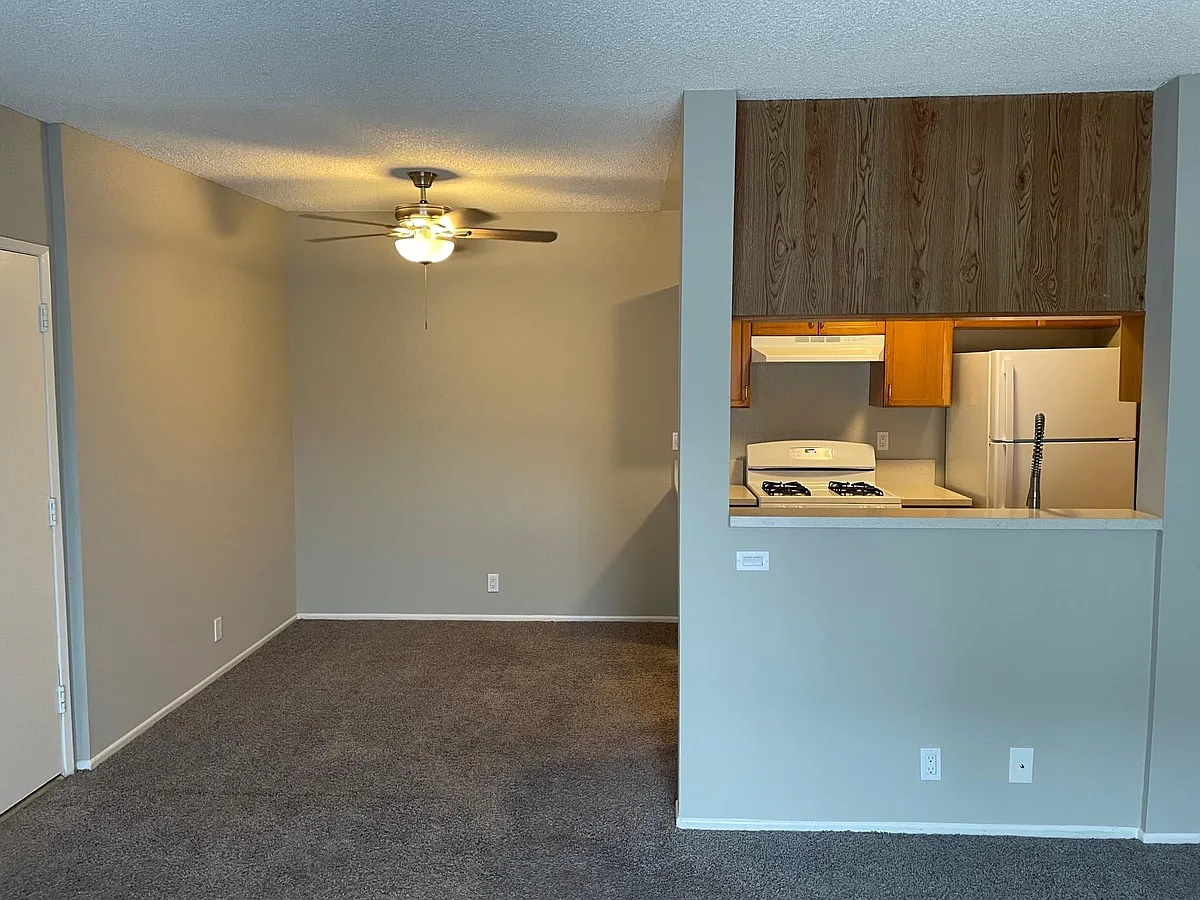 Building Photo - 1685 Loma Ave #5