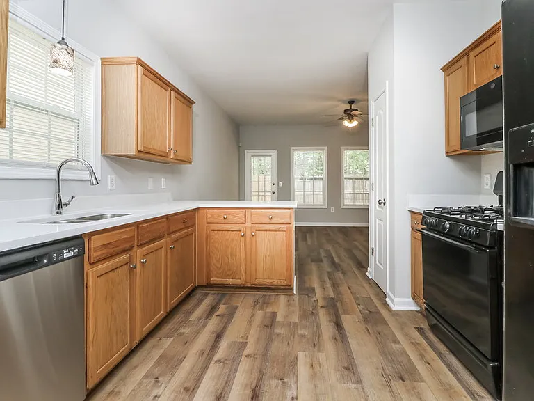 82 Brookvalley Ct W — Photo 10