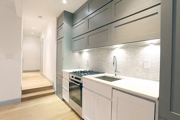 Rented by Vertical Real Estate LLC | media 8