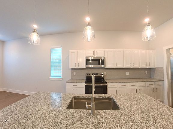 4th image of 330 E Carson St #11535667
