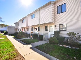 305 Timber Ln #305, Canton, CT 06019