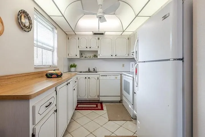2 bed, 2.0 bath, 880 sqft, $1,600 — Photo 2