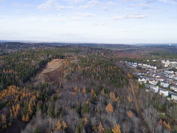 2nd image of 1465 Sackville Dr