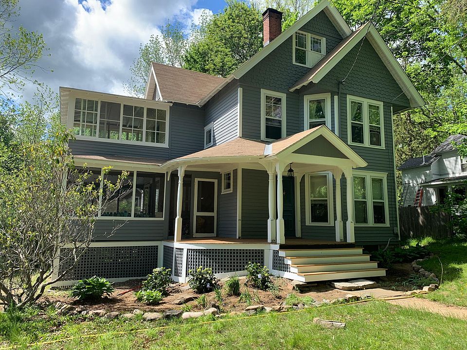 Front view of Apple Tree Cottage.