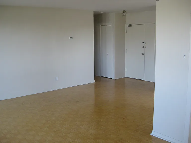 27 Henderson Ave — Photo 18