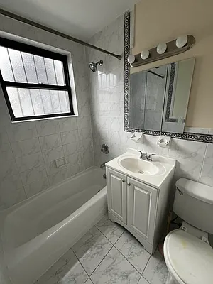 Rented by Salon Realty Corp | media 14