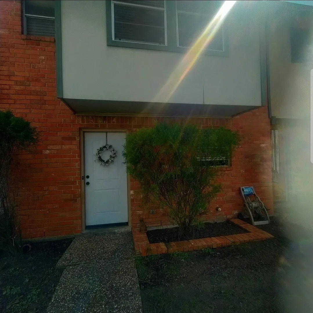 427 Sunset Dr — Photo 2