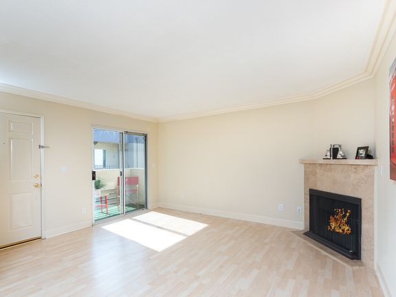 2nd image of 7035 Woodley Ave Unit 208