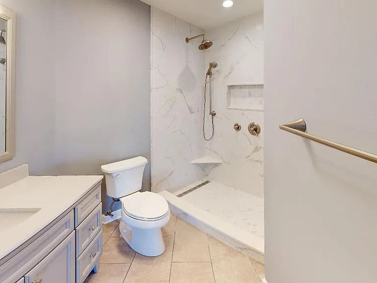 1105 Torrence Cir — Photo 9