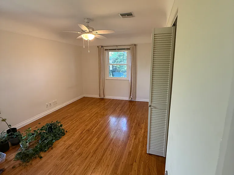 1453 Centinela Ave — Photo 4