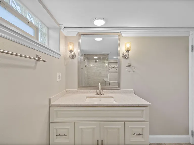 1377 Collinsdale Ave — Photo 32