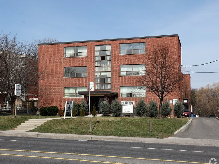 1728 Lawrence Ave W — Photo 12