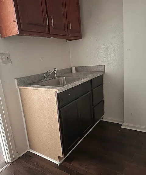424 S Coronado St #30 — Photo 4