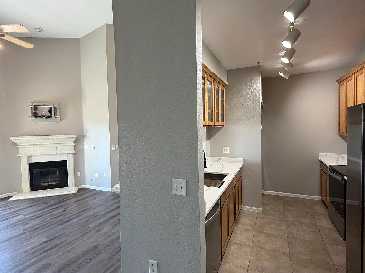 2 bed, 1240 sqft, $2,200 — Photo 4
