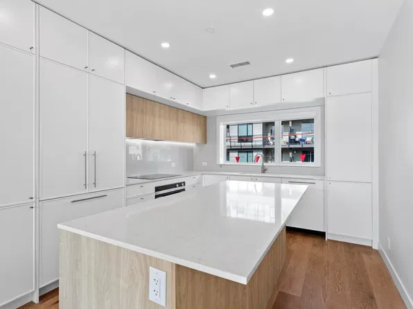 602 E 2nd St #234, North Vancouver, BC V7L 1E3
