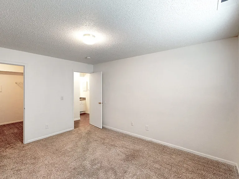 Skyline Apartments — Photo 19
