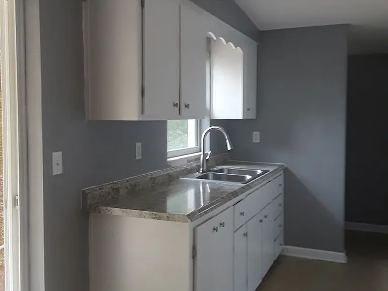 121 E Evans St — Photo 2
