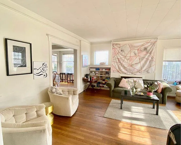 2824 N Maryland Ave — Photo 1