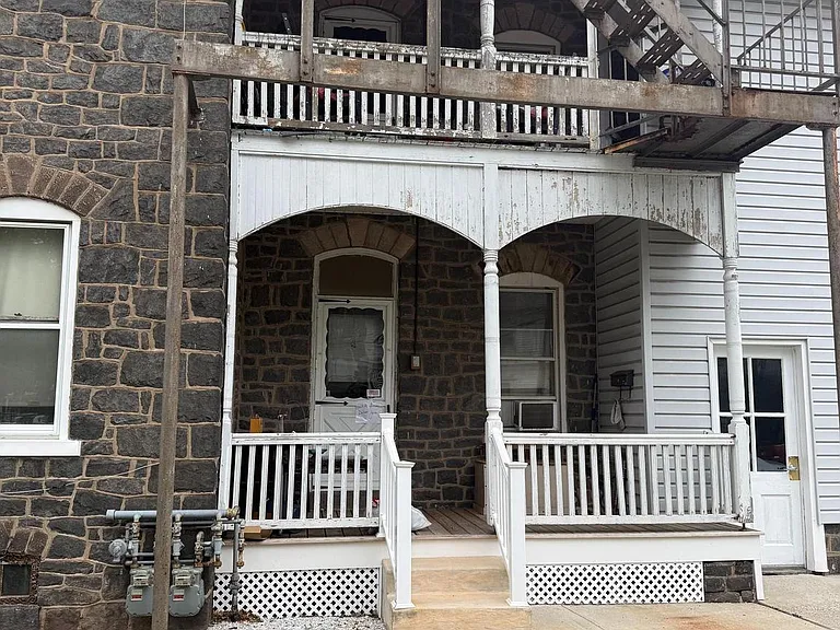 122 Juniper St — Photo 2