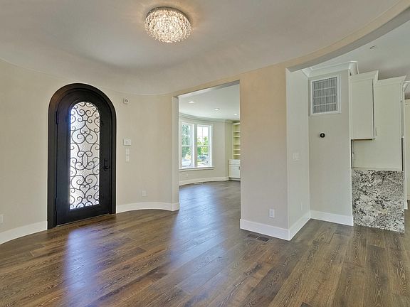 4th image of 805 Rose Blossom Dr