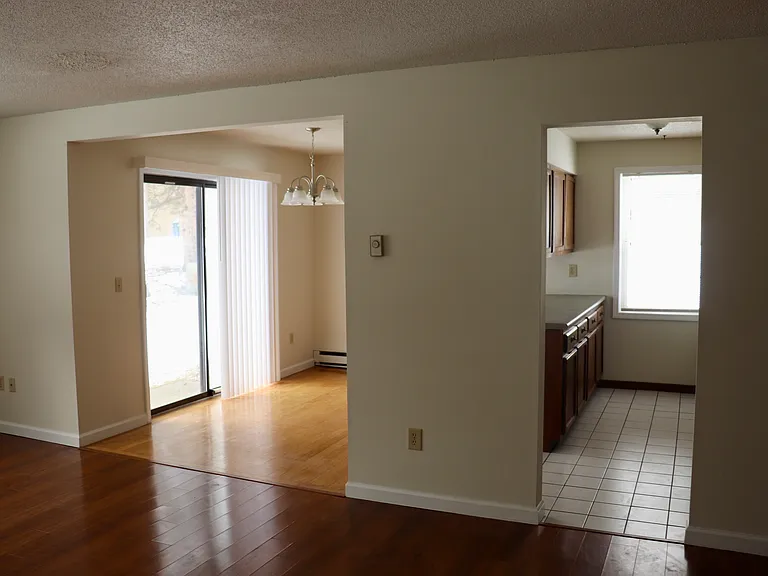 23 Twin Oaks Ter #23 — Photo 4