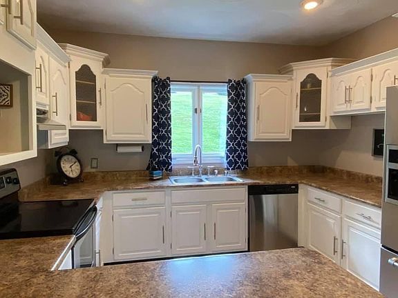 5th image of 76 Radnor Dr
