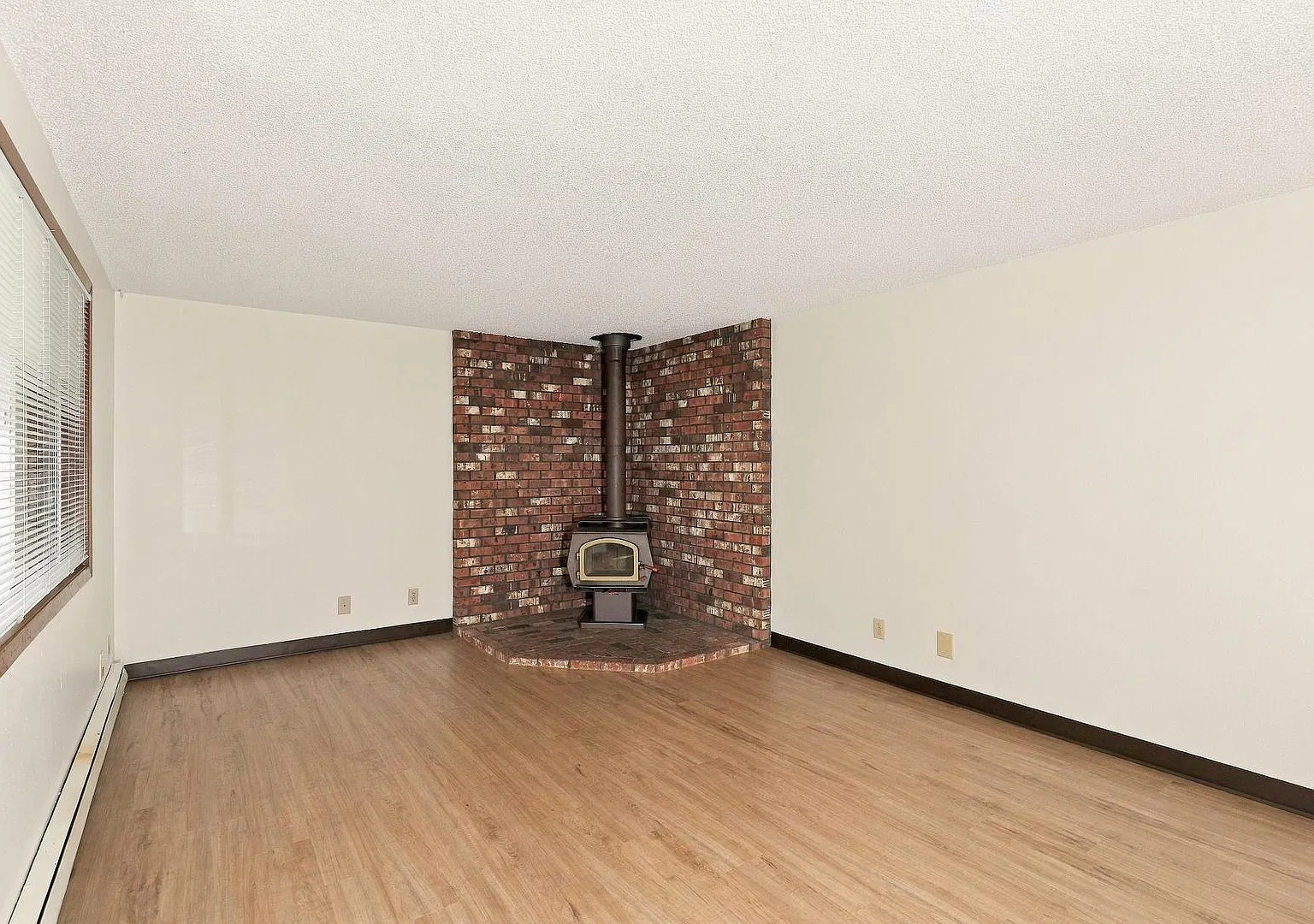 Charming 3-Bedroom 2 Bath Home in SE Salem — Photo 4