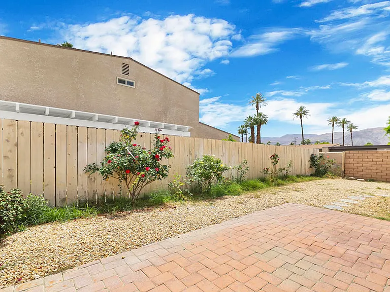 74237 Catalina Way — Photo 29