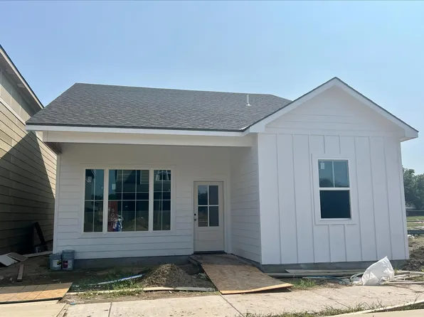329 E Park Pl, Andover, KS 67002