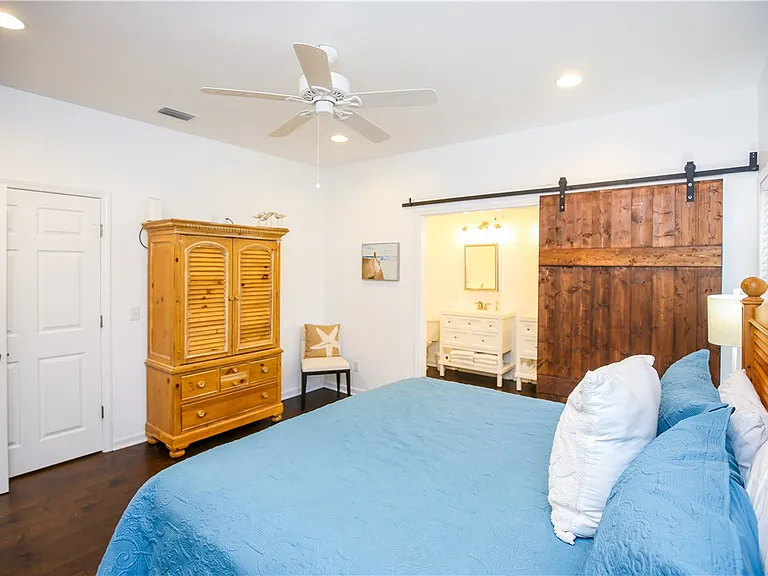 214 Clarke St — Photo 18