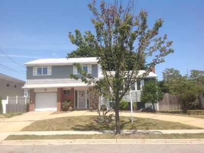 16 Anchor Dr, Massapequa, NY, 11758